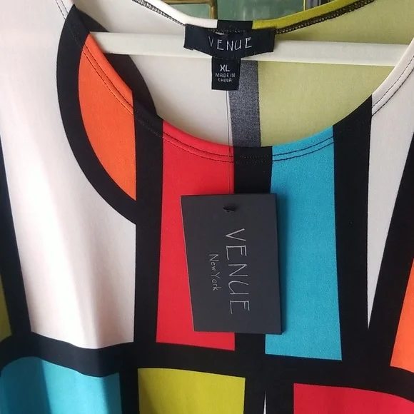 Colorful Geometric Print Tunic - Picture 2 of 9